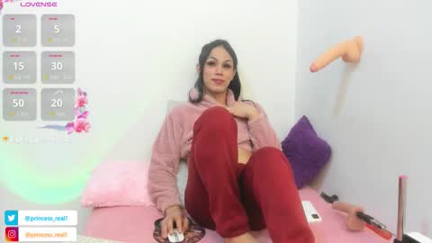 Snapshot of princess_0302 chatting on 10/28/25, 05:00 princess_0302 online show from 10/28/25, 05:00