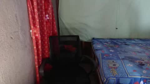 margux online show from 11/15/25, 02:42