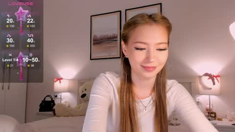 Snapshot of princess_nier chatting on 05/18/26, 08:14 Princess Diana online show from 05/18/26, 08:14
