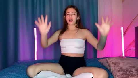 Snapshot of princess_of_attention chatting on 11/24/25, 04:07 Erica online show from 11/24/25, 04:07