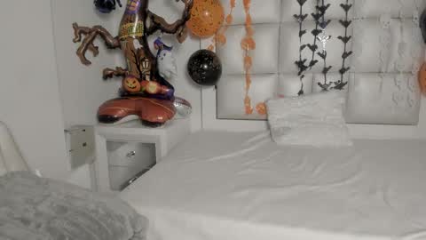 princess_tokyo_ online show from 10/27/25, 03:32