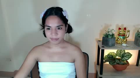 Snapshot of princess_yurie chatting on 02/12/25, 10:04 Yurie online show from 02/12/25, 10:04