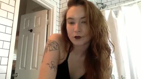 Snapshot of princessannieviolet chatting on 04/25/26, 05:21 Annie Violet online show from 04/25/26, 05:21