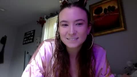 Snapshot of princessannieviolet chatting on 05/26/26, 06:37 Annie Violet online show from 05/26/26, 06:37