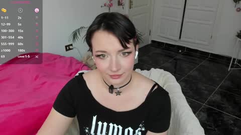 Snapshot of princessfoxyx chatting on 12/02/24, 04:09 Princess Foxy online show from 12/02/24, 04:09