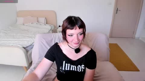 Snapshot of princessfoxyx chatting on 09/28/25, 12:54 Princess Foxy online show from 09/28/25, 12:54