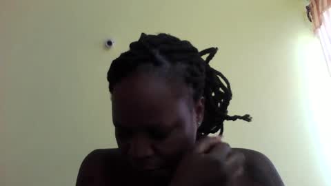 Snapshot of princessmiles2 chatting on 02/10/25, 11:57 phelly online show from 02/10/25, 11:57