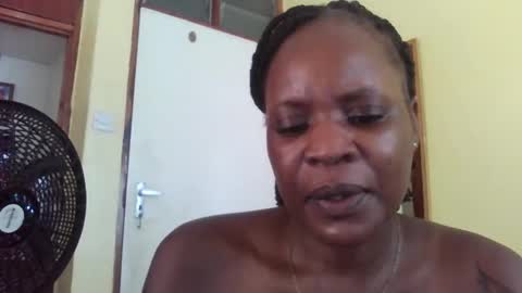 Snapshot of princessmiles2 chatting on 02/17/25, 09:56 phelly online show from 02/17/25, 09:56