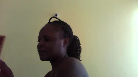 Snapshot of princessmiles2 chatting on 02/21/25, 01:00 phelly online show from 02/21/25, 01:00