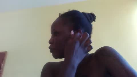 Snapshot of princessmiles2 chatting on 03/04/25, 11:40 phelly online show from 03/04/25, 11:40