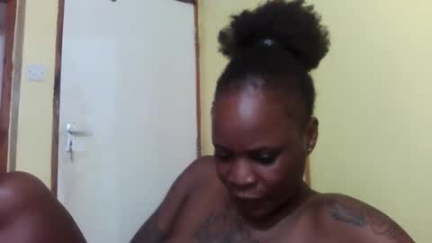 Snapshot of princessmiles2 chatting on 03/05/25, 07:17 phelly online show from 03/05/25, 07:17