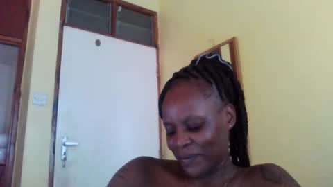 Snapshot of princessmiles2 chatting on 03/07/25, 03:07 phelly online show from 03/07/25, 03:07