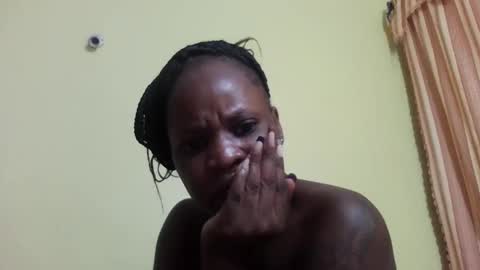 Snapshot of princessmiles2 chatting on 03/07/25, 06:11 phelly online show from 03/07/25, 06:11