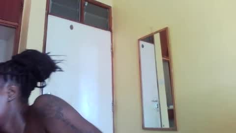 Snapshot of princessmiles2 chatting on 03/10/25, 12:15 phelly online show from 03/10/25, 12:15