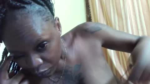 Snapshot of princessmiles2 chatting on 03/11/25, 12:33 phelly online show from 03/11/25, 12:33