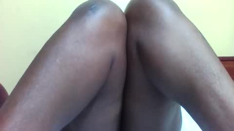 Snapshot of princessmiles2 chatting on 09/13/25, 05:24 phelly online show from 09/13/25, 05:24