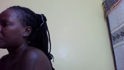 Snapshot of princessmiles2 chatting on 09/18/25, 10:12 phelly online show from 09/18/25, 10:12