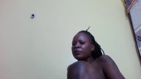 Snapshot of princessmiles2 chatting on 10/02/25, 04:25 phelly online show from 10/02/25, 04:25