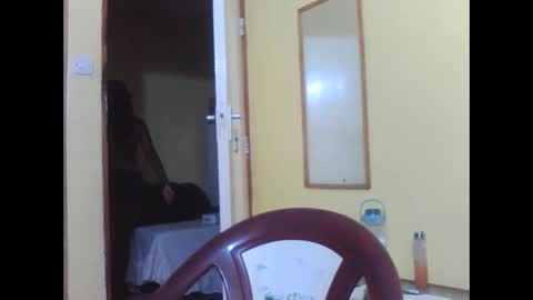 Snapshot of princessmiles2 chatting on 12/02/25, 07:09 phelly online show from 12/02/25, 07:09