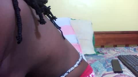 Snapshot of princessmiles2 chatting on 12/03/25, 08:40 phelly online show from 12/03/25, 08:40