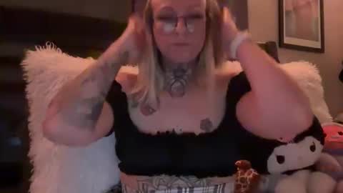 Snapshot of princessp94 chatting on 12/16/25, 02:38 princessp94 online show from 12/16/25, 02:38