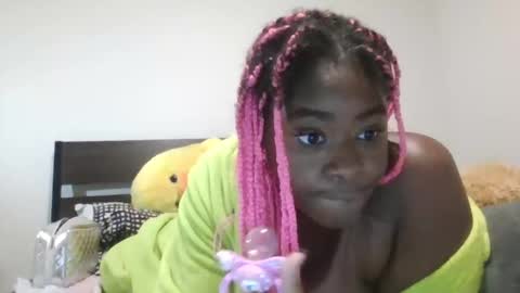 Snapshot of princessplimmy chatting on 10/24/25, 05:48 Prxncess Paci online show from 10/24/25, 05:48