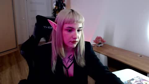 18 y.o online show from 02/14/25, 12:03