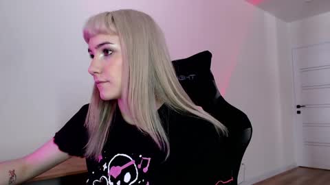 18 y.o online show from 02/22/25, 12:51