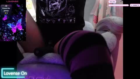 Snapshot of princesstyff chatting on 11/19/25, 03:34 Tyff et Blast online show from 11/19/25, 03:34