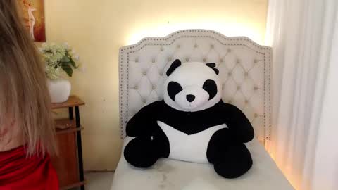 princessyanzy1 online show from 02/09/25, 08:54