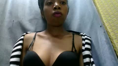 Snapshot of prisca880319 chatting on 05/16/26, 05:26 prisca880319 online show from 05/16/26, 05:26