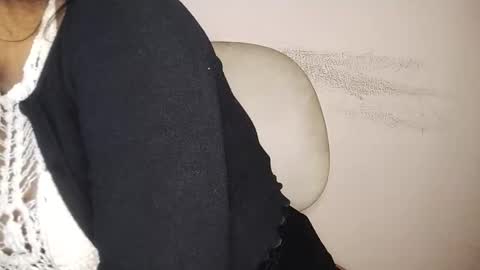 priyu_ online show from 11/25/25, 09:53