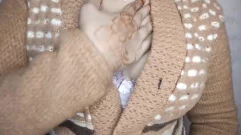 priyu_ online show from 12/15/25, 02:05