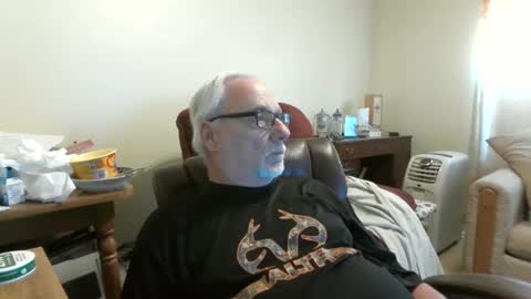Snapshot of prlbob77 chatting on 02/08/26, 06:11 prlbob77 online show from 02/08/26, 06:11