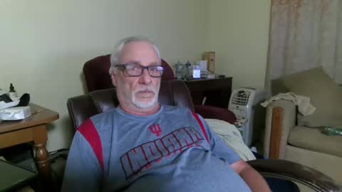 Snapshot of prlbob77 chatting on 03/20/26, 03:22 prlbob77 online show from 03/20/26, 03:22