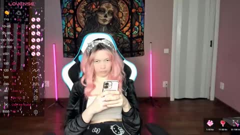 Snapshot of project_hisoka44 chatting on 12/21/25, 01:46 Di online show from 12/21/25, 01:46