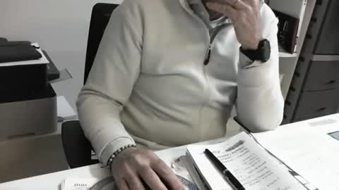 mature hairy guy online show from 01/21/25, 05:20