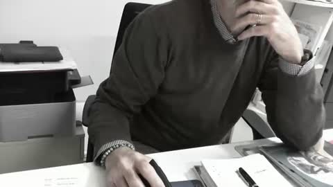 mature hairy guy online show from 04/22/26, 04:08