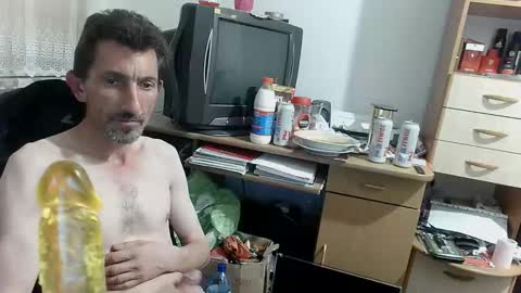 Snapshot of prosexualny chatting on 11/16/25, 11:43 Mariusz online show from 11/16/25, 11:43