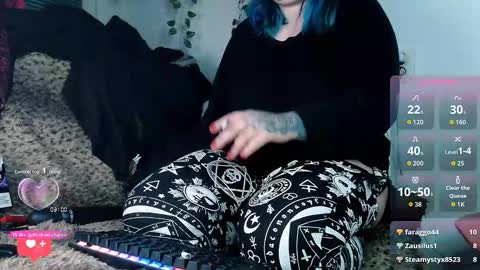 Snapshot of psychobitch69 chatting on 11/28/25, 09:39 OlivePsy online show from 11/28/25, 09:39