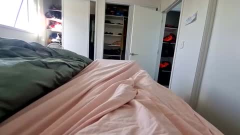 Snapshot of publicwank111returns chatting on 12/05/25, 06:15 Public online show from 12/05/25, 06:15