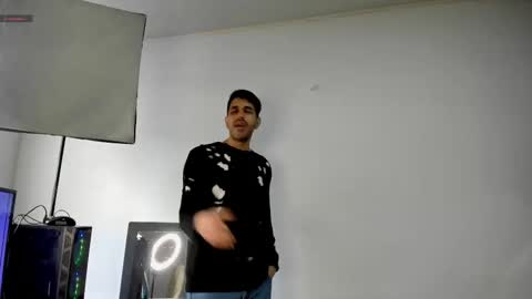 Snapshot of puch16 chatting on 12/30/24, 03:02 Diego online show from 12/30/24, 03:02