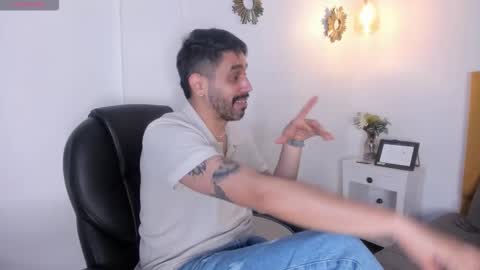 Snapshot of puch16 chatting on 11/19/25, 03:01 Diego online show from 11/19/25, 03:01
