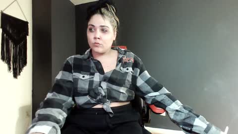 Snapshot of puddinforlife chatting on 01/20/25, 03:04 Krystle online show from 01/20/25, 03:04