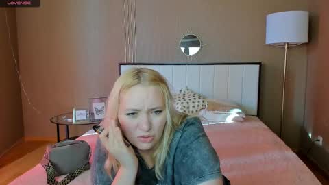 puffybun online show from 02/14/25, 07:49