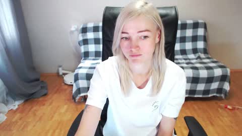 Polly online show from 09/10/25, 04:34