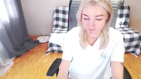 Polly online show from 09/16/25, 04:46