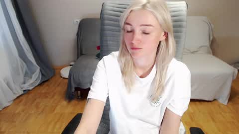 Polly online show from 04/21/26, 12:33