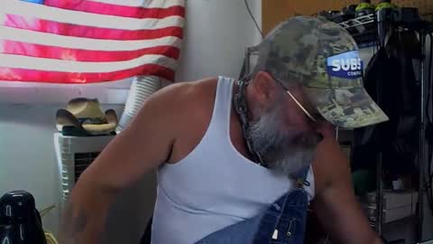 Snapshot of pupdeepdriller chatting on 10/27/25, 04:11 Deep Driller online show from 10/27/25, 04:11