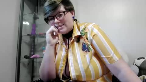 Snapshot of pupghostt chatting on 12/17/25, 07:31 PupGhostt online show from 12/17/25, 07:31